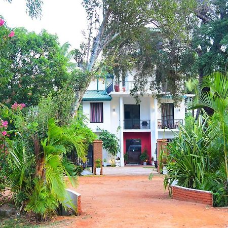 Hotel Moonstone Anuradhapura Esterno foto