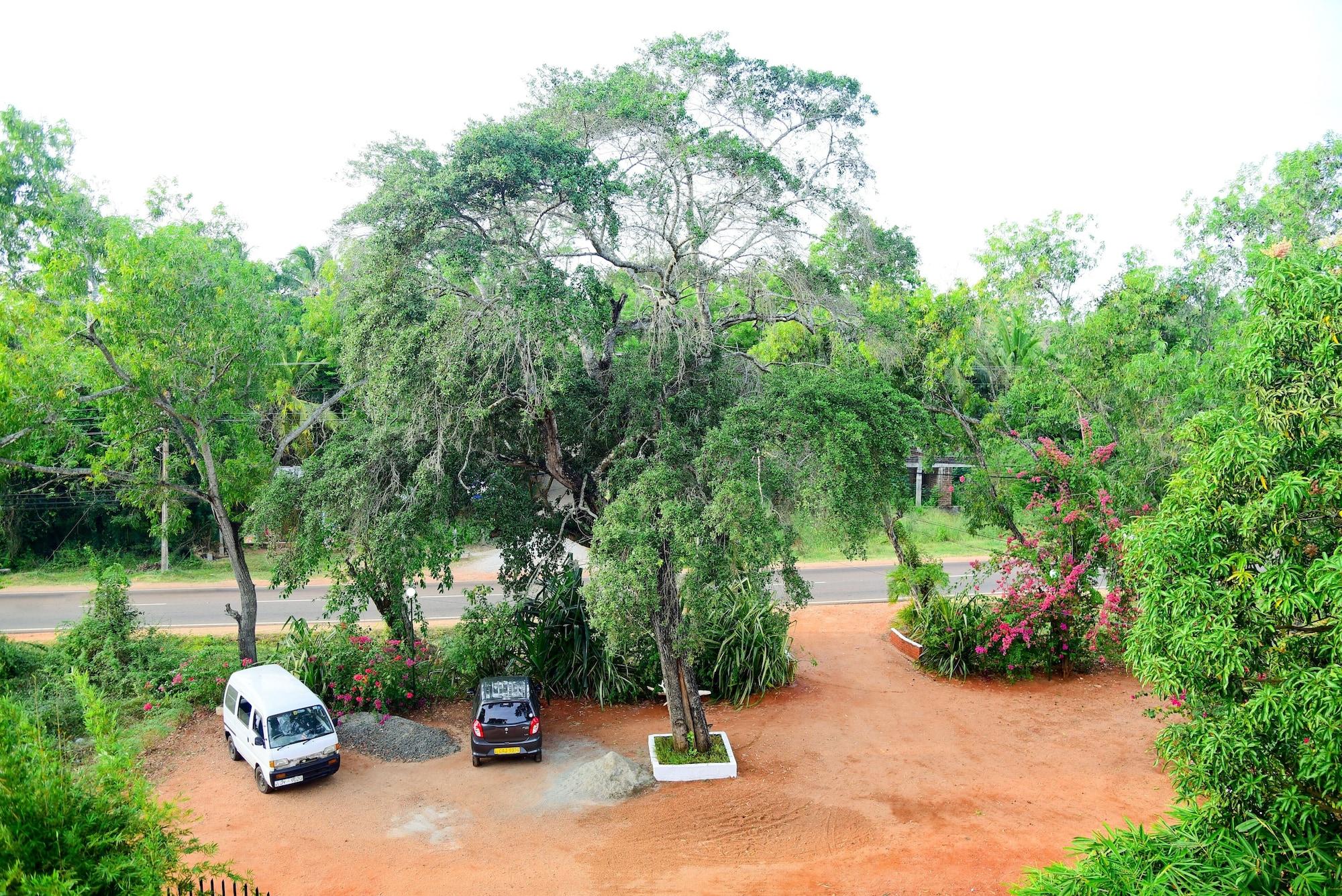 Hotel Moonstone Anuradhapura Esterno foto