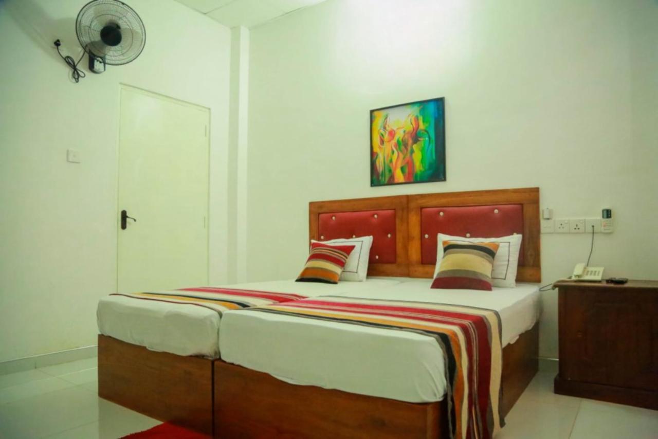 Hotel Moonstone Anuradhapura Esterno foto