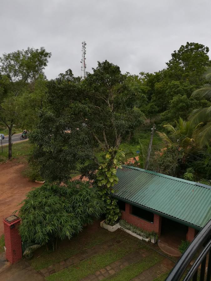 Hotel Moonstone Anuradhapura Esterno foto
