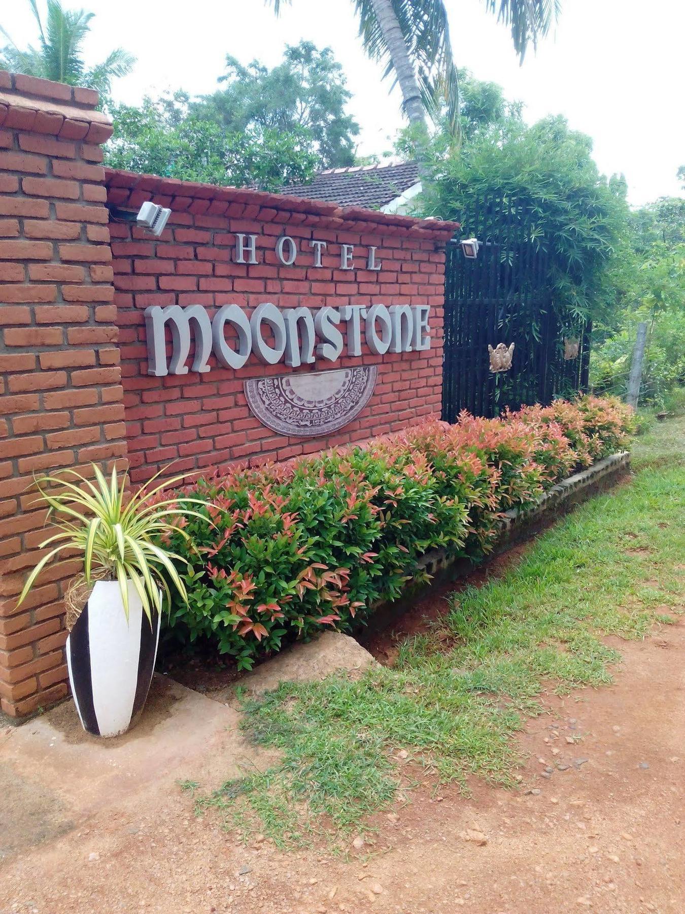 Hotel Moonstone Anuradhapura Esterno foto