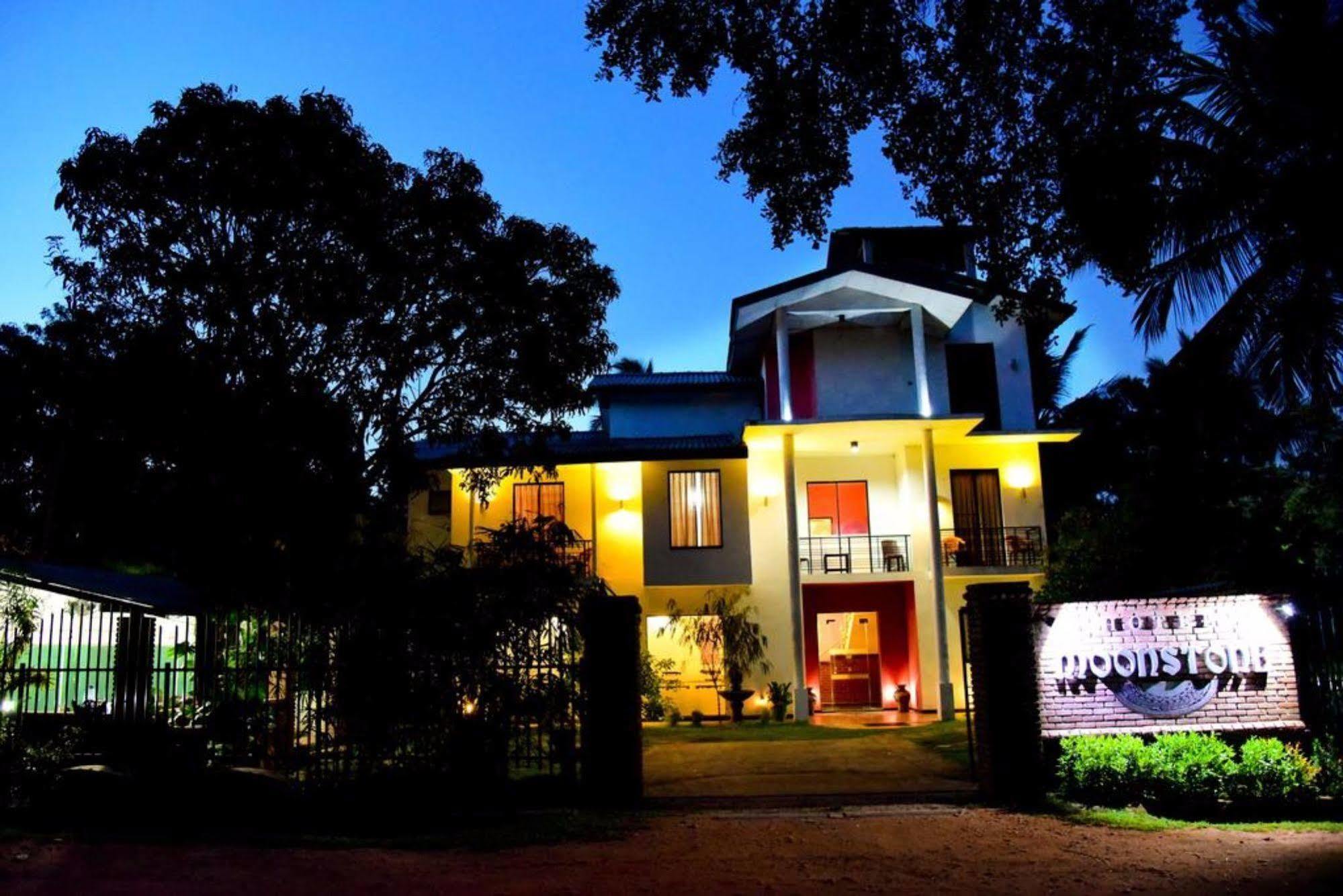 Hotel Moonstone Anuradhapura Esterno foto