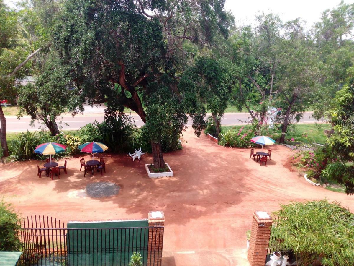 Hotel Moonstone Anuradhapura Esterno foto