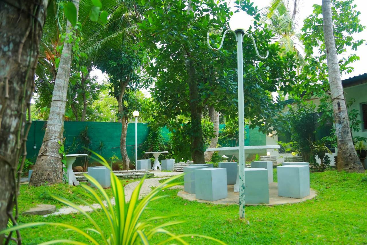 Hotel Moonstone Anuradhapura Esterno foto